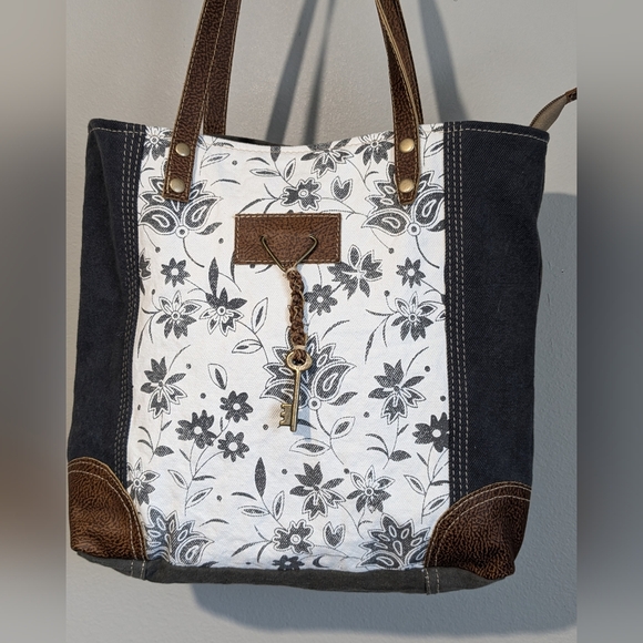 Myra Bag Canvas Floral Print Paisley Key Fob Large Tote Bag - Picture 2 of 16
